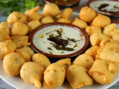 Vadas on a White Plate with Coconut Chutney in the Center