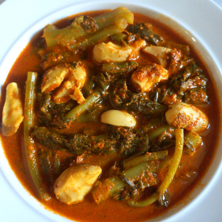 Basale Pelatheri Kajipu (Curry) in a White Bowl